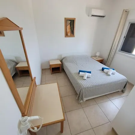 Ariadne Apartments *